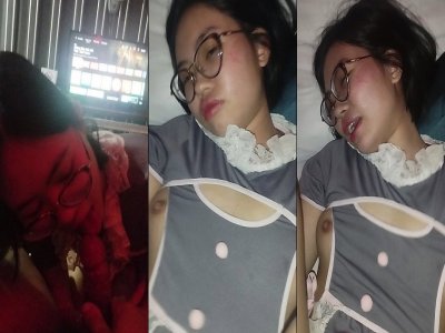 Poster of Em sinh viên kính cận dâm mặc quần xẻ đáy để anh chơi